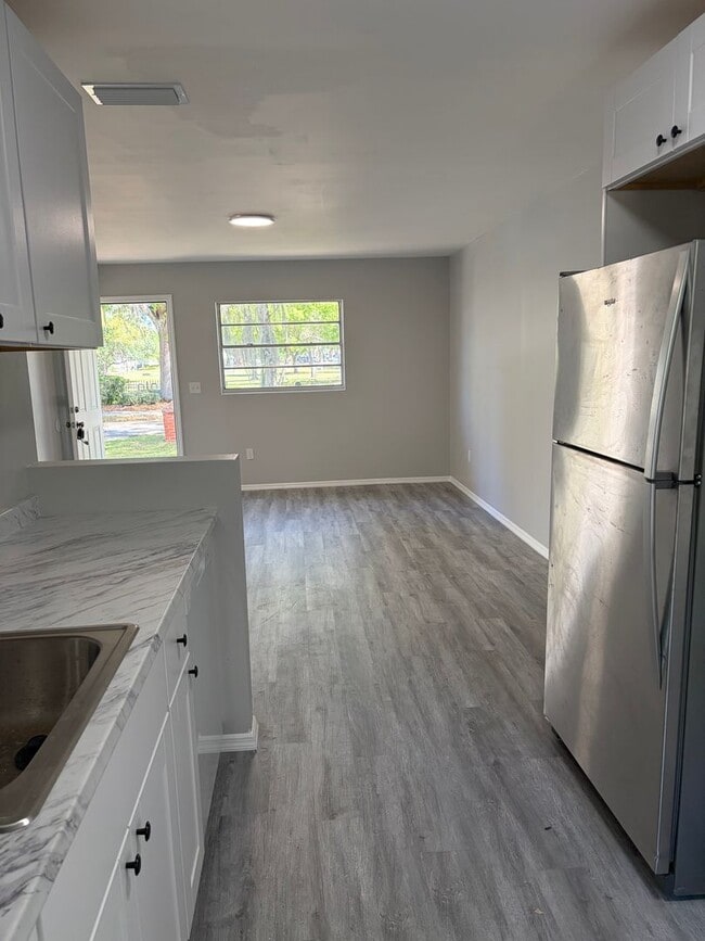 Building Photo - Newly Renovated 2 Bedroom Duplex in Maitland Available Now! Modern Finishes!