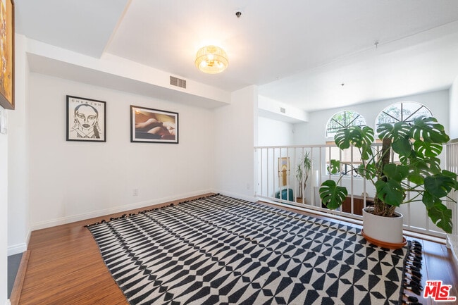 Building Photo - 1001 Figueroa Terrace