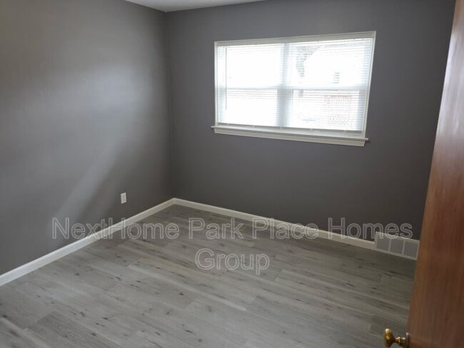 Building Photo - 3000 Dartmouth Dr