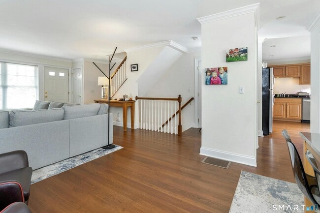 Building Photo - 39 Maple Tree Ave