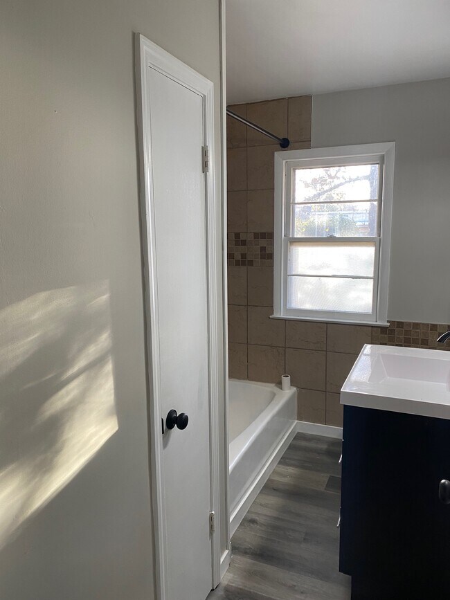 Building Photo - 3807 N Faber Ave