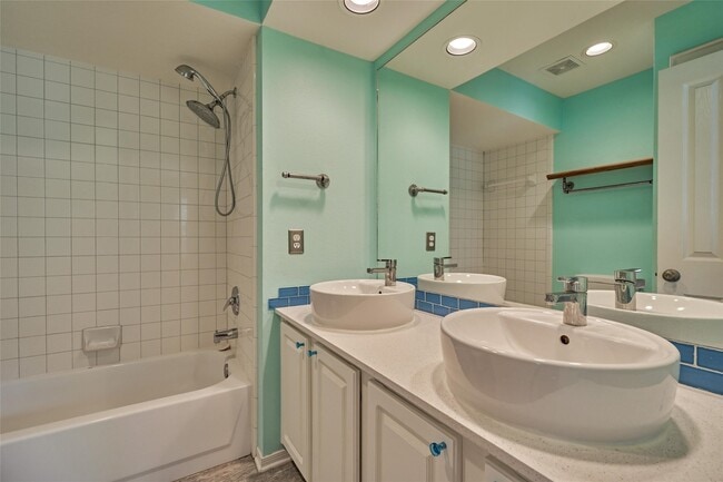 Building Photo - 59 W Gaslight Pl