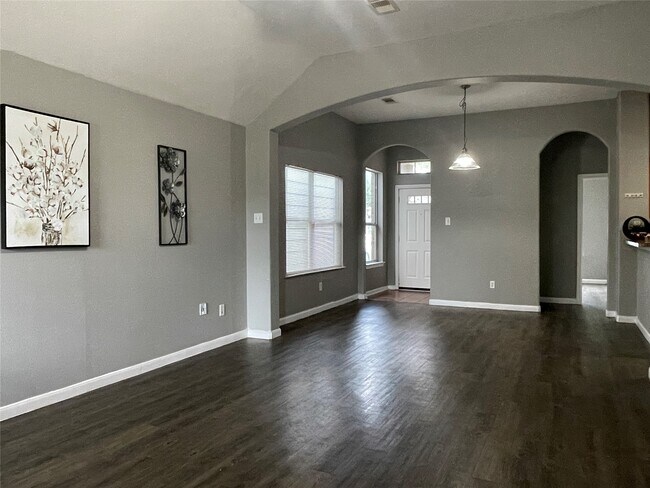 Building Photo - 811 Forest Hillside Ln