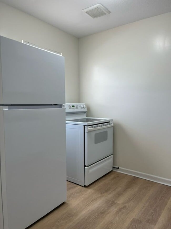 Building Photo - 207 Highview Ave