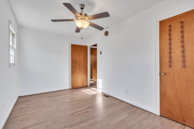 Building Photo - Well maintained 3BR, 1BA single family home with yard, carport and storage shed on quiet road in ...