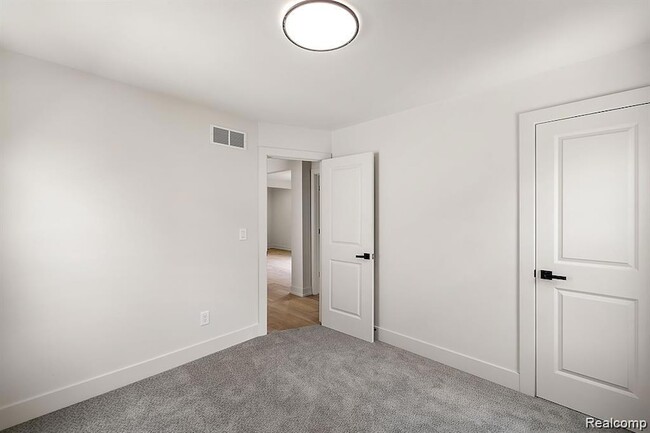 Building Photo - 310 E Harry Ave