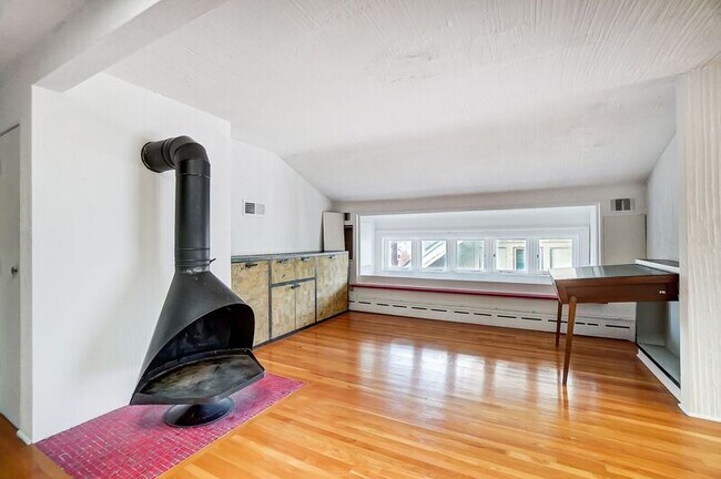 Building Photo - 2881 Observatory Ave