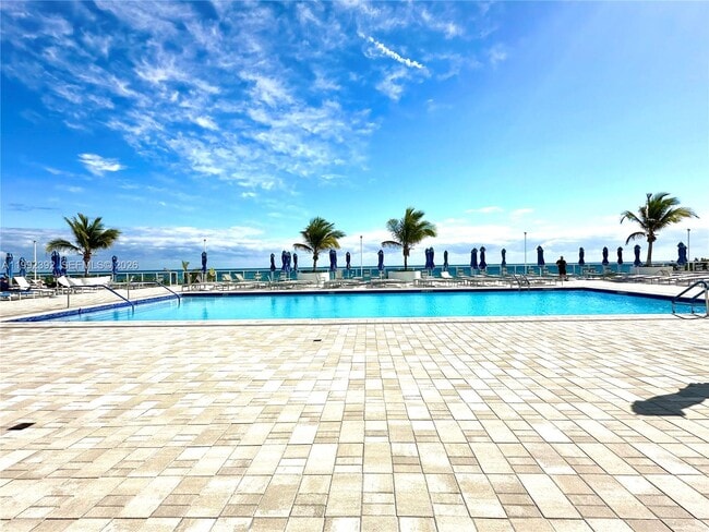 Building Photo - 1904 S Ocean Dr