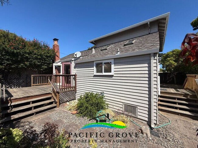 Building Photo - Updated 3 Bedroom in Pacific Grove!
