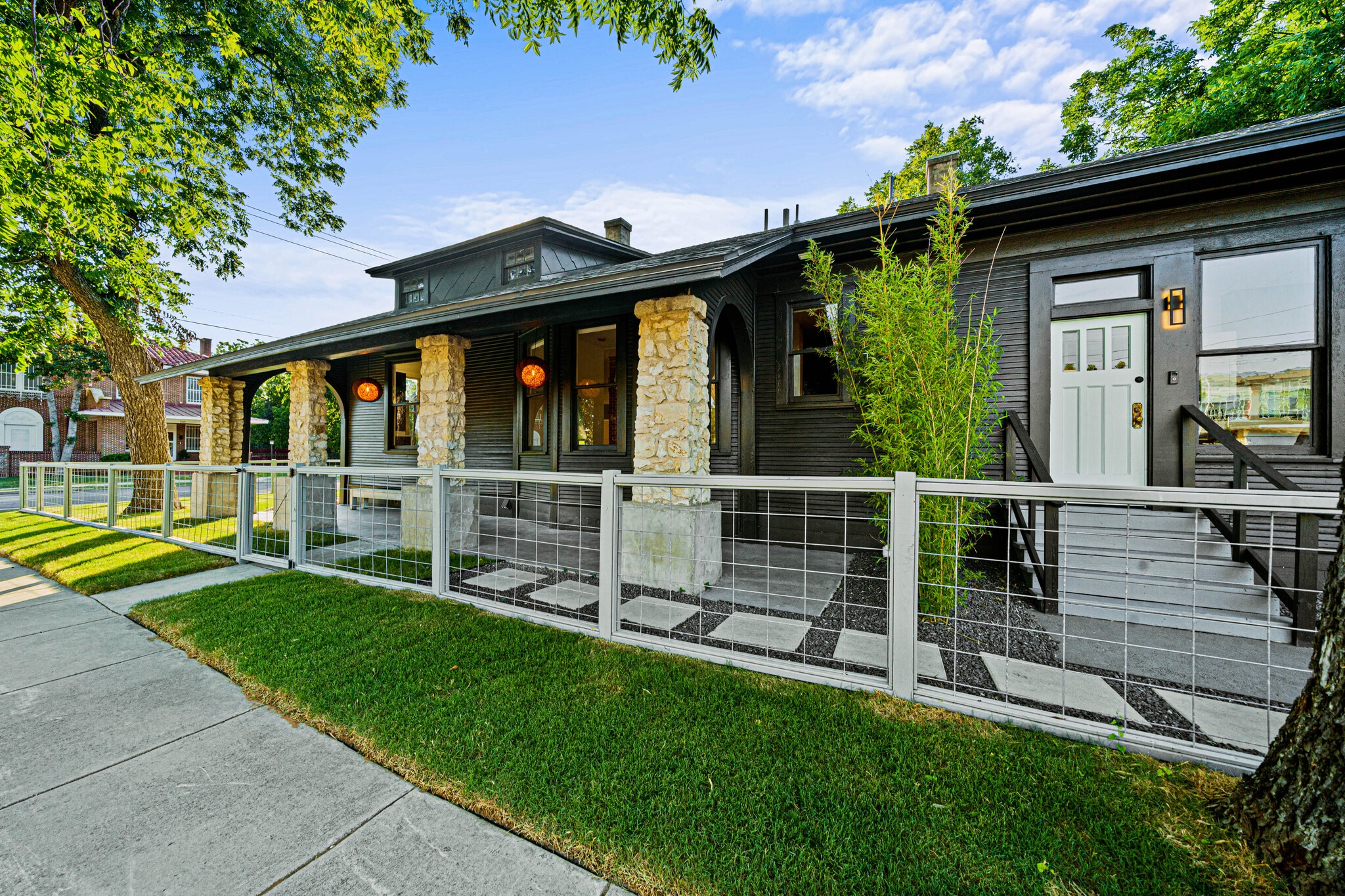 Building Photo - 540 Adams St