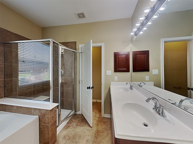 Building Photo - 6815 Hunters Way Ln