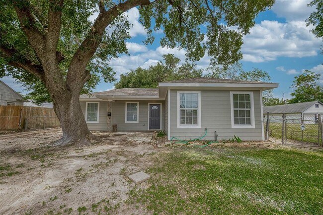 Primary Photo - 7229 Moline St