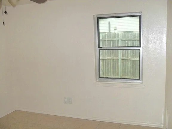 Building Photo - 1615 Springbrook St