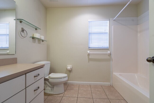 Building Photo - Charming 3BR/2BA Brick Home in the Heart o...