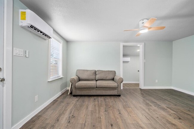 Building Photo - 248 Post Oak Ln