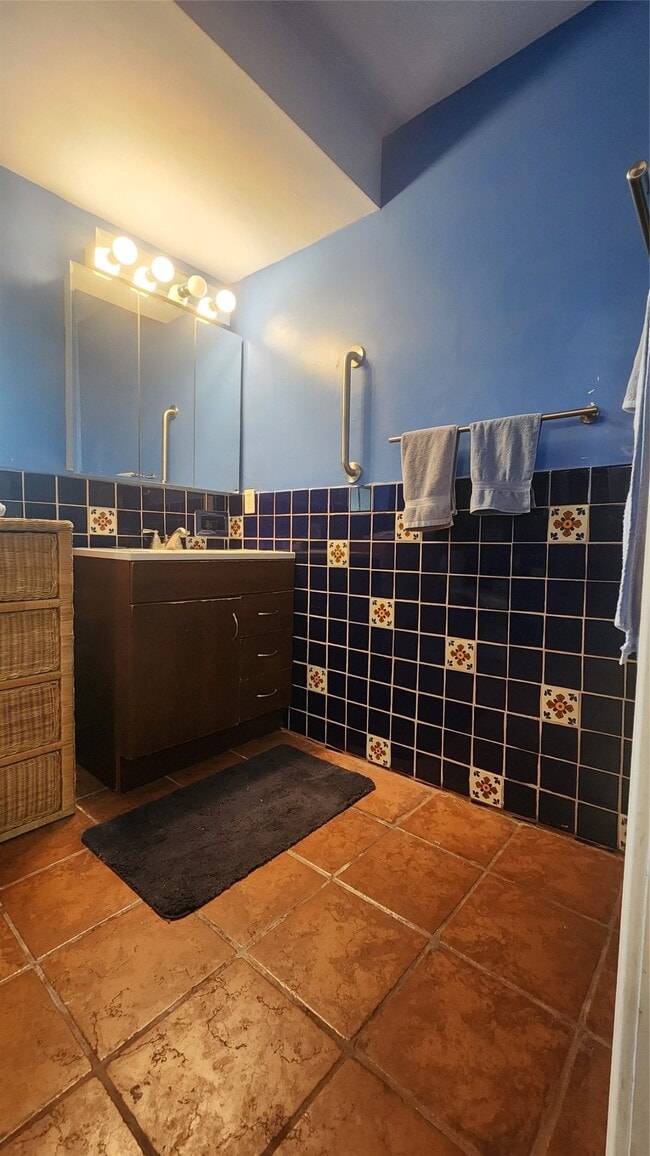 Building Photo - 2317 Southgate Blvd