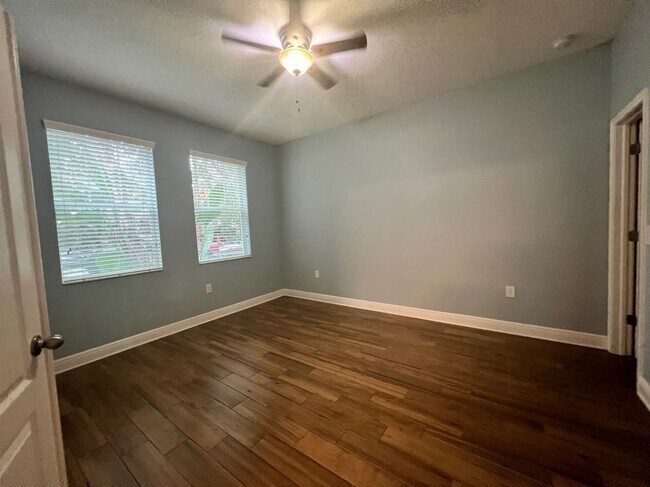 Building Photo - 4/3/2 HOME IN EDINA GARDEN OF EDEN