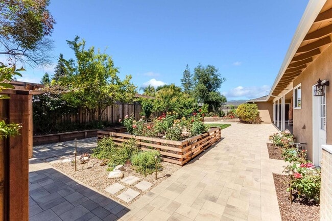 Building Photo - 12371 Saraglen Dr