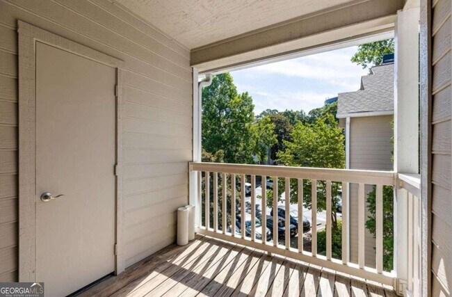 Building Photo - 1250 Parkwood Cir SE
