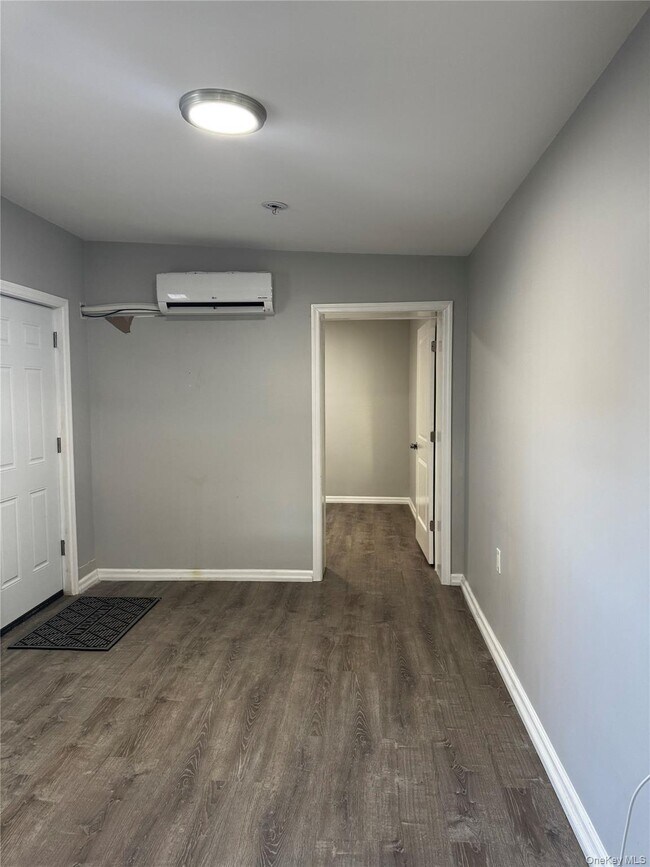 Building Photo - 23 Collegeview Ave