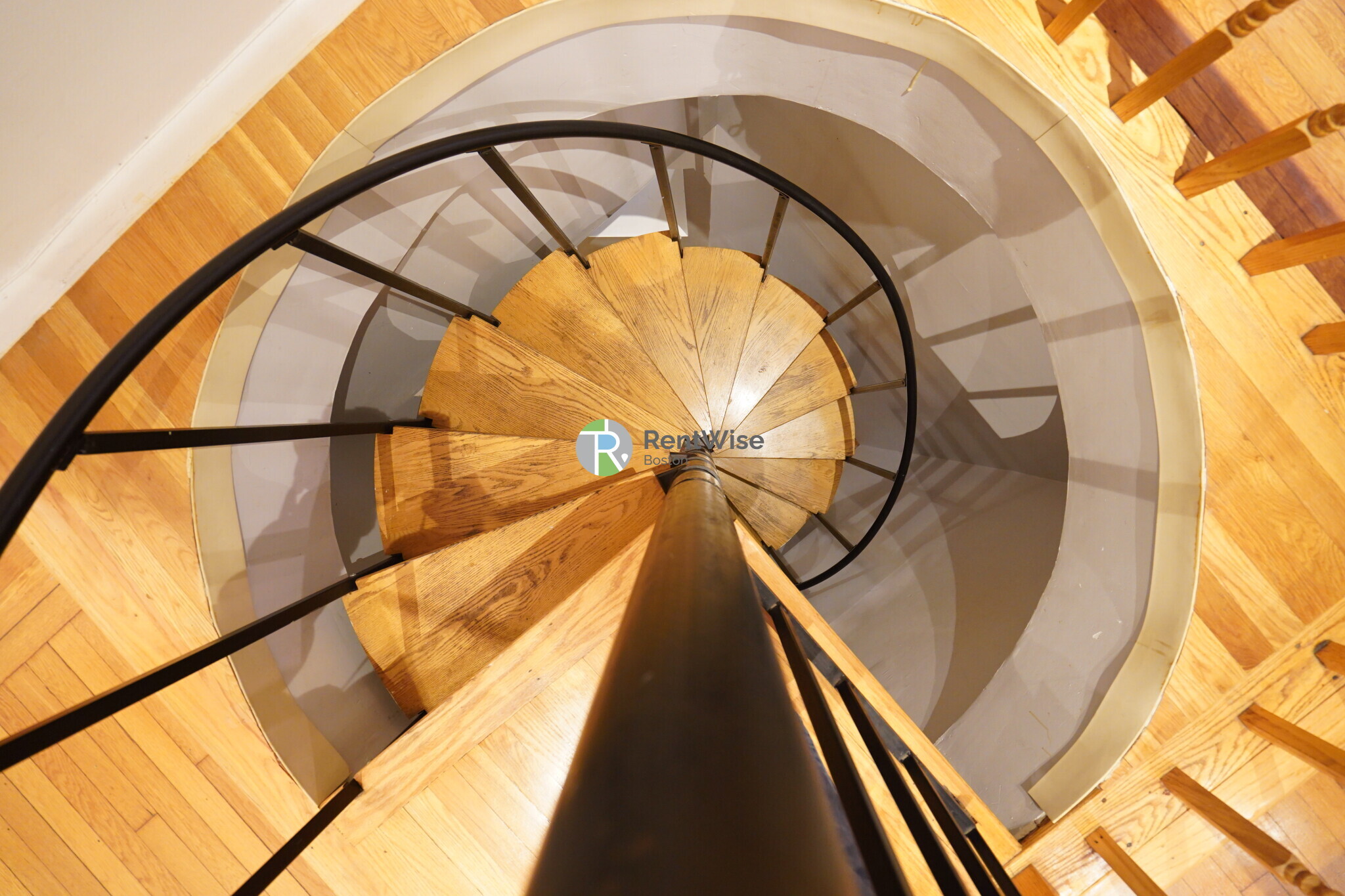 Building Photo - 452 Park Dr