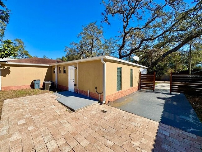 Building Photo - 8904 N Hamner Ave