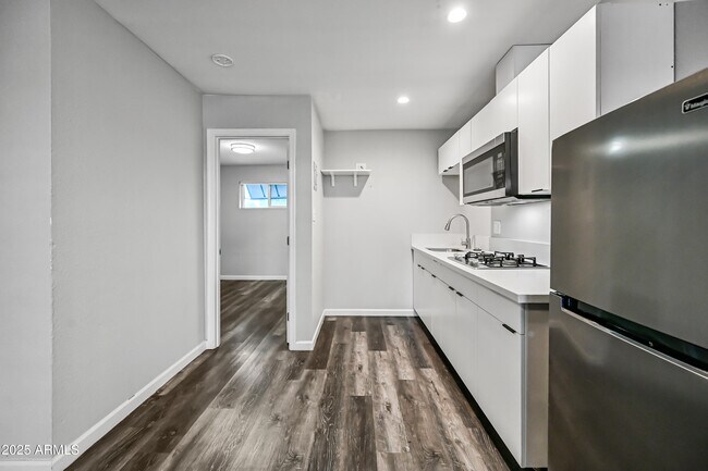 Building Photo - 3025 N 32nd St