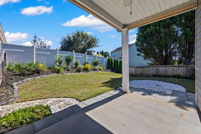 Building Photo - Idyllic 3-bed, 2.5 bath in the desirable W...