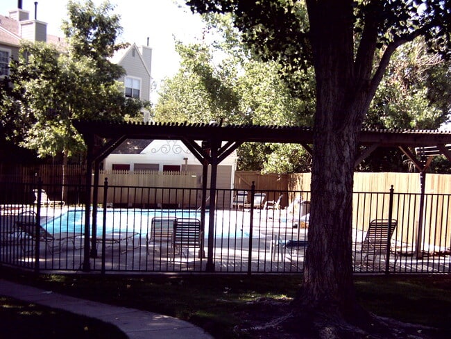 Building Photo - 1699 S Trenton St