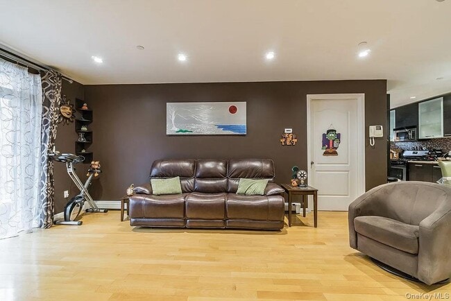 Building Photo - 3360 Shore Pkwy