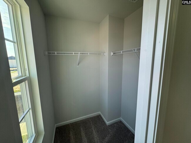 Building Photo - 3081 Hallsdale Dr