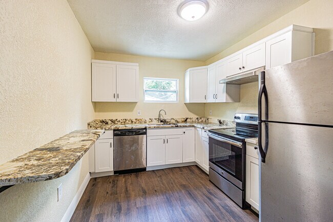 Building Photo - 505 E Virginia Ave