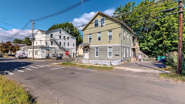 Building Photo - 31 William St