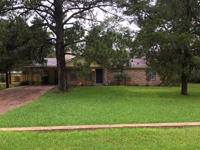 Building Photo - Fenced Yard - Close to Everything