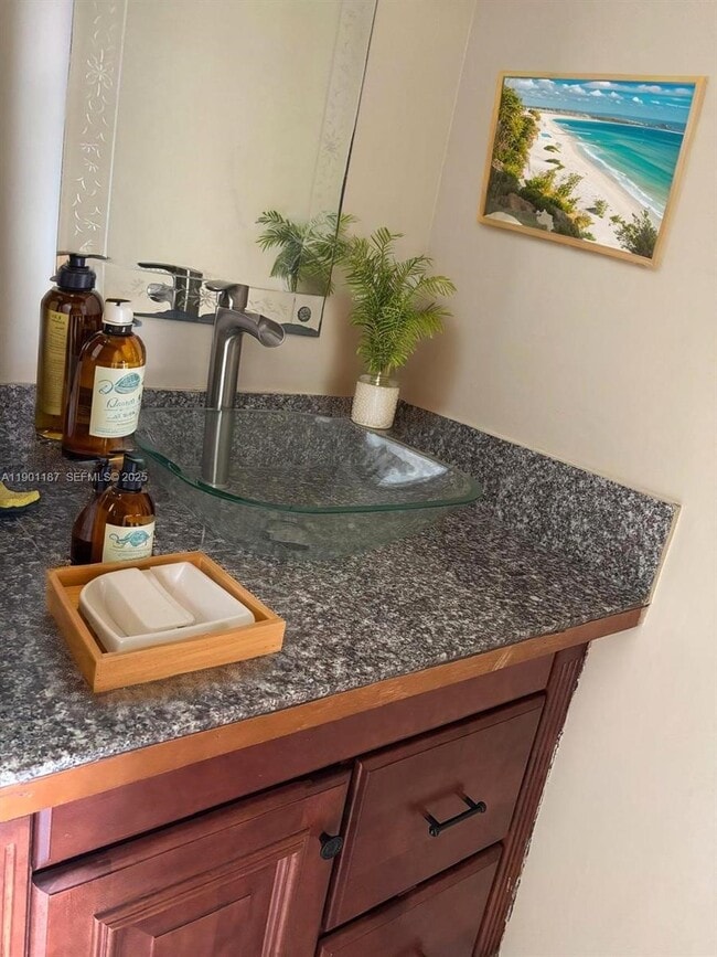 Building Photo - 6541 SW 41st Ct