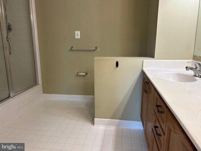 Building Photo - 46706 Bullfinch Square