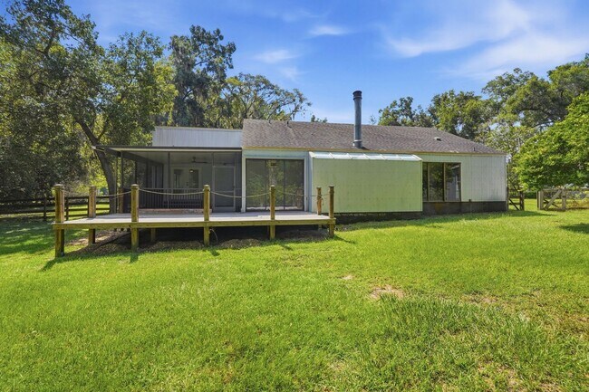 Building Photo - 2266 SW 43rd Pl