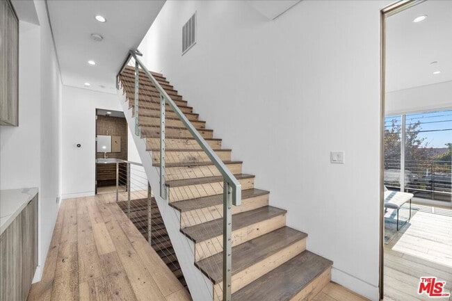 Building Photo - 8149 Waring Ave