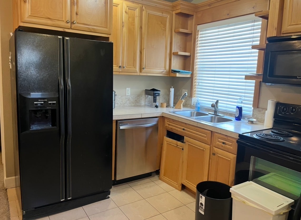 Building Photo - 7057 N Greenwich Ave