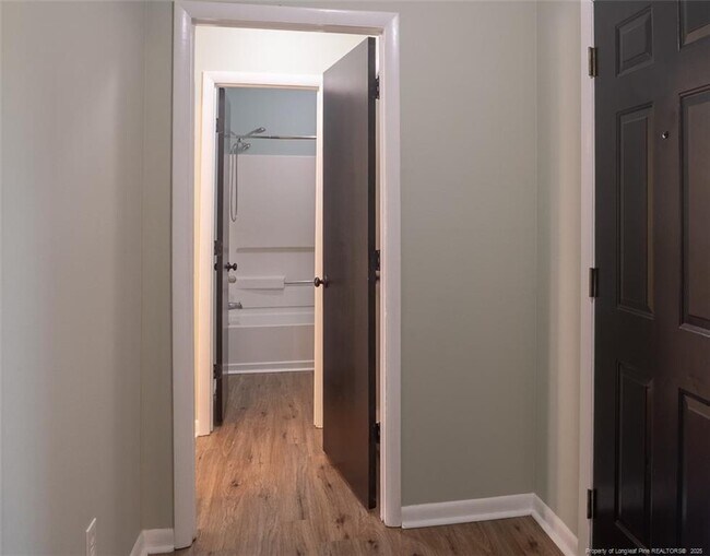 Building Photo - 667 Bartons Landing Pl