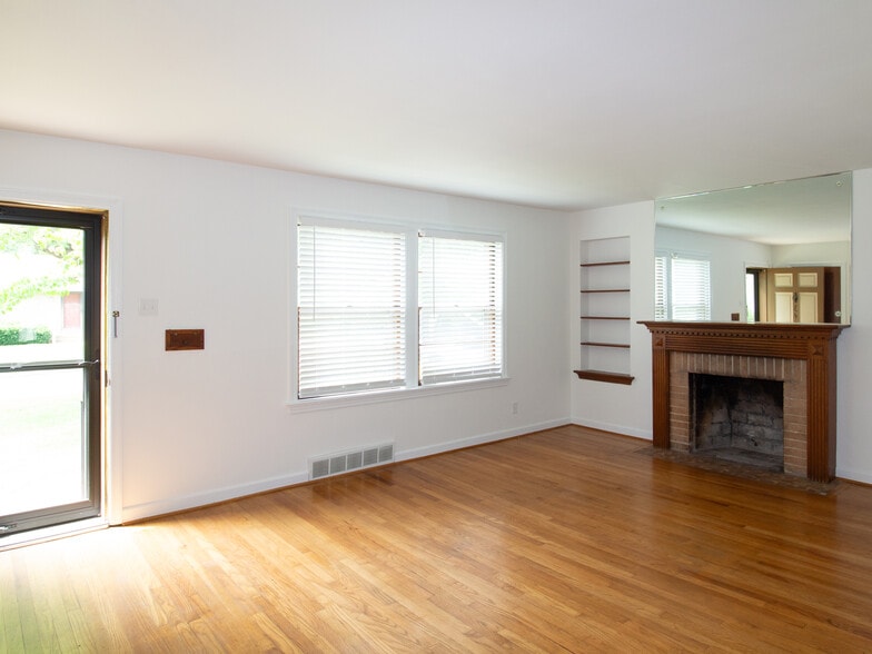Building Photo - 340 Calvert Ave