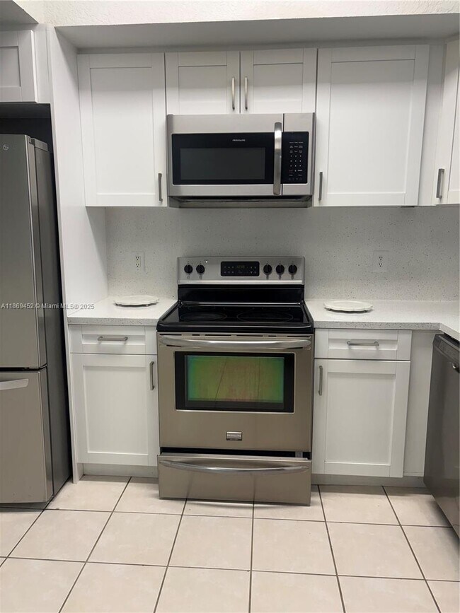 Building Photo - 751 SW 148th Ave
