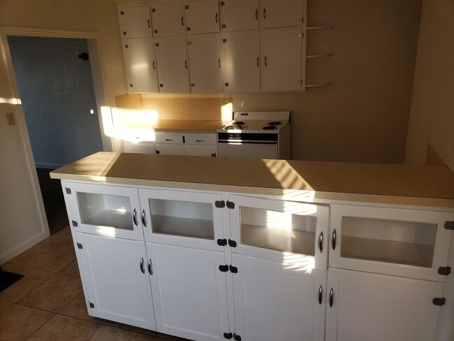 Building Photo - Affordable 1bed/1bath Duplex in Riverbank, 1st month free with 1 year lease.