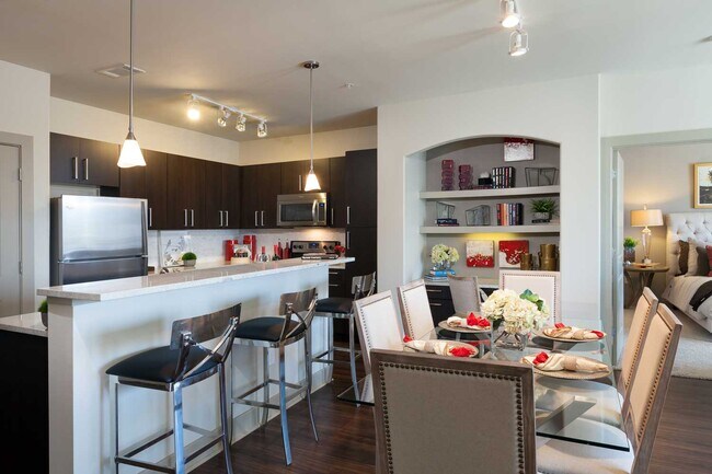 Building Photo - Modern Luxury in Montrose 1/1