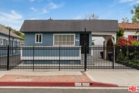 Building Photo - 384 N San Vicente Blvd