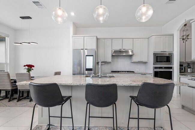 Building Photo - 920 Villa Rialto View