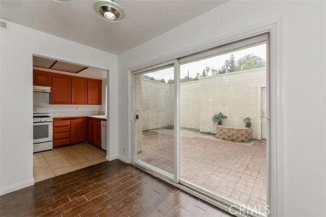 Building Photo - 2057 Dacian Dr S