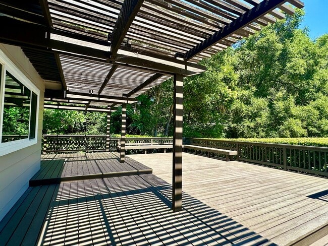 Building Photo - 4 Bedroom Home + Den in Saratoga!