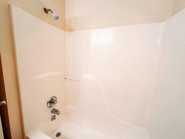 Building Photo - 108 Coyote Ct