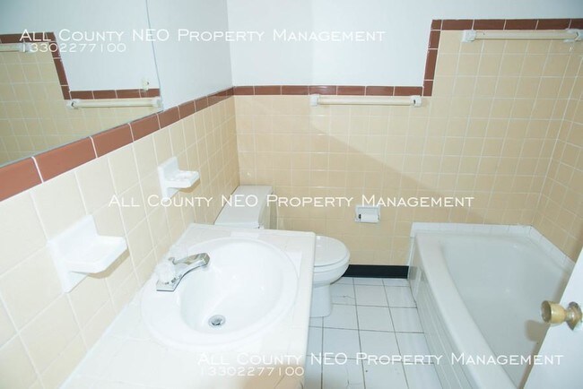 Building Photo - 3 bedroom in Cleveland Heights OH 44121